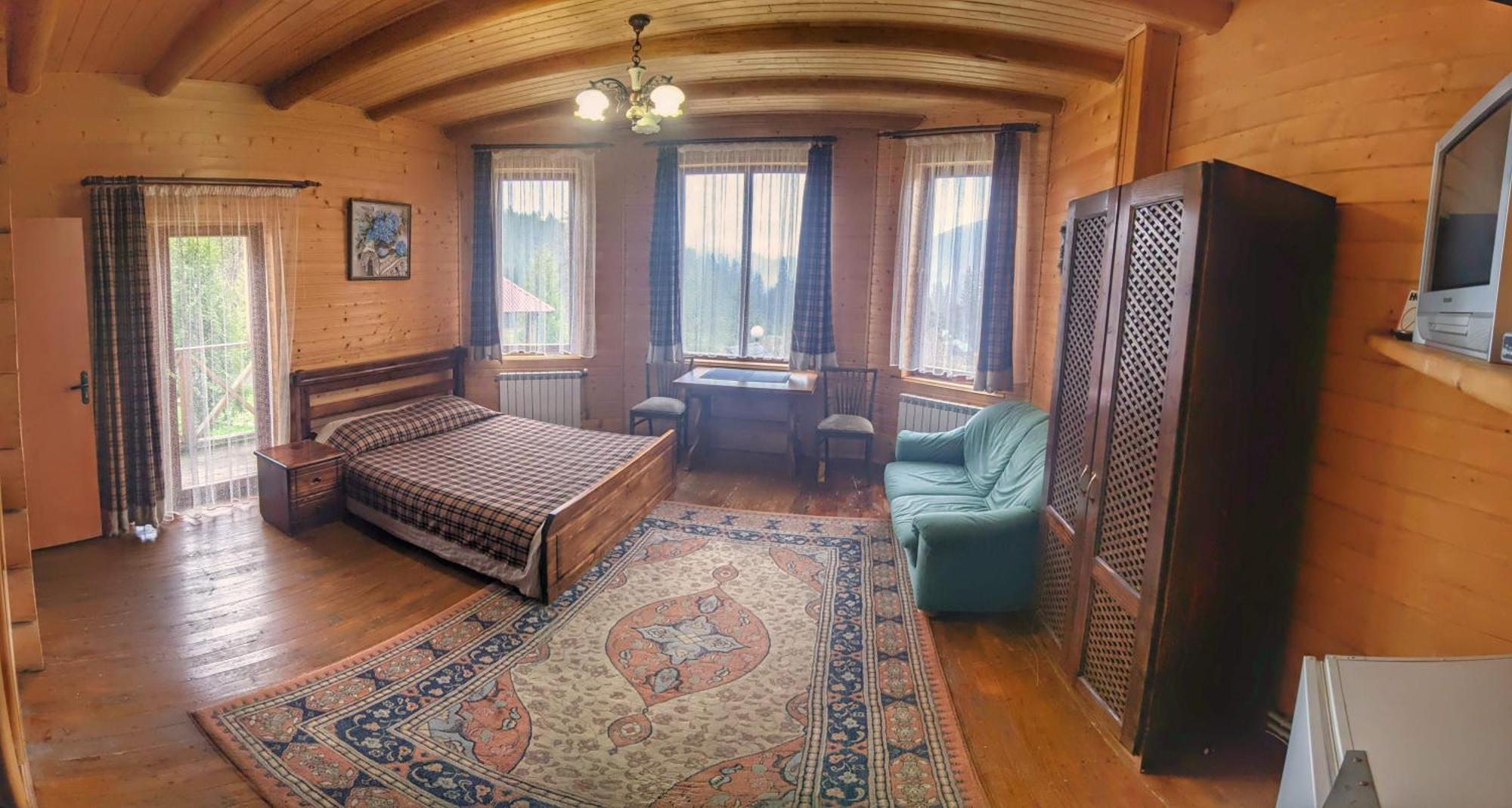 12 Months Estate Guest House Myslovka Phòng bức ảnh