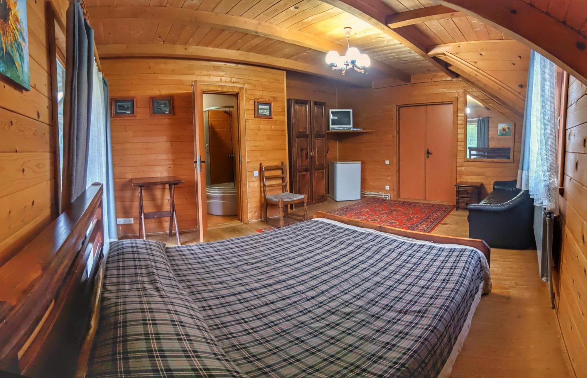 12 Months Estate Guest House Myslovka Phòng bức ảnh