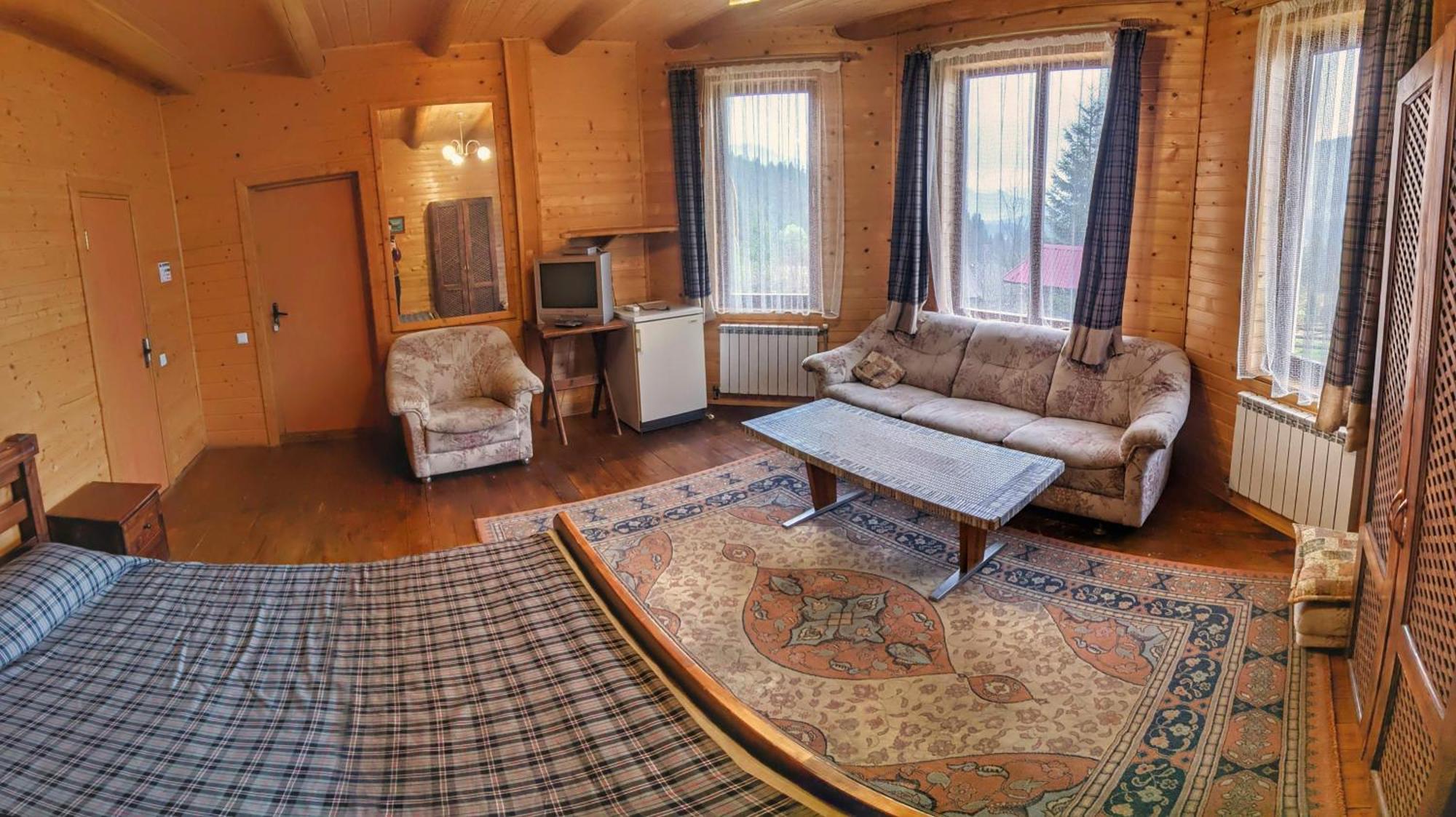 12 Months Estate Guest House Myslovka Phòng bức ảnh