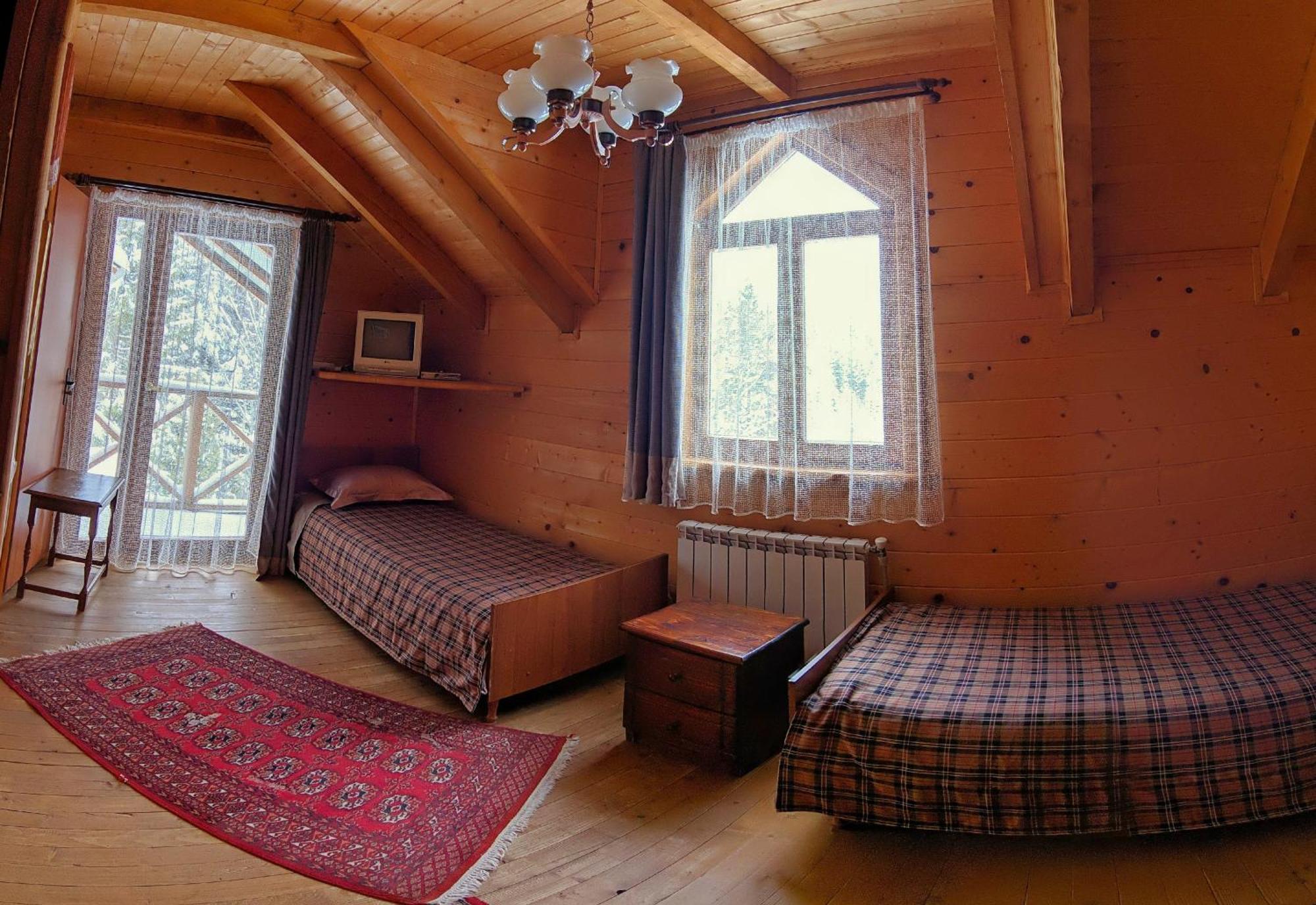 12 Months Estate Guest House Myslovka Phòng bức ảnh
