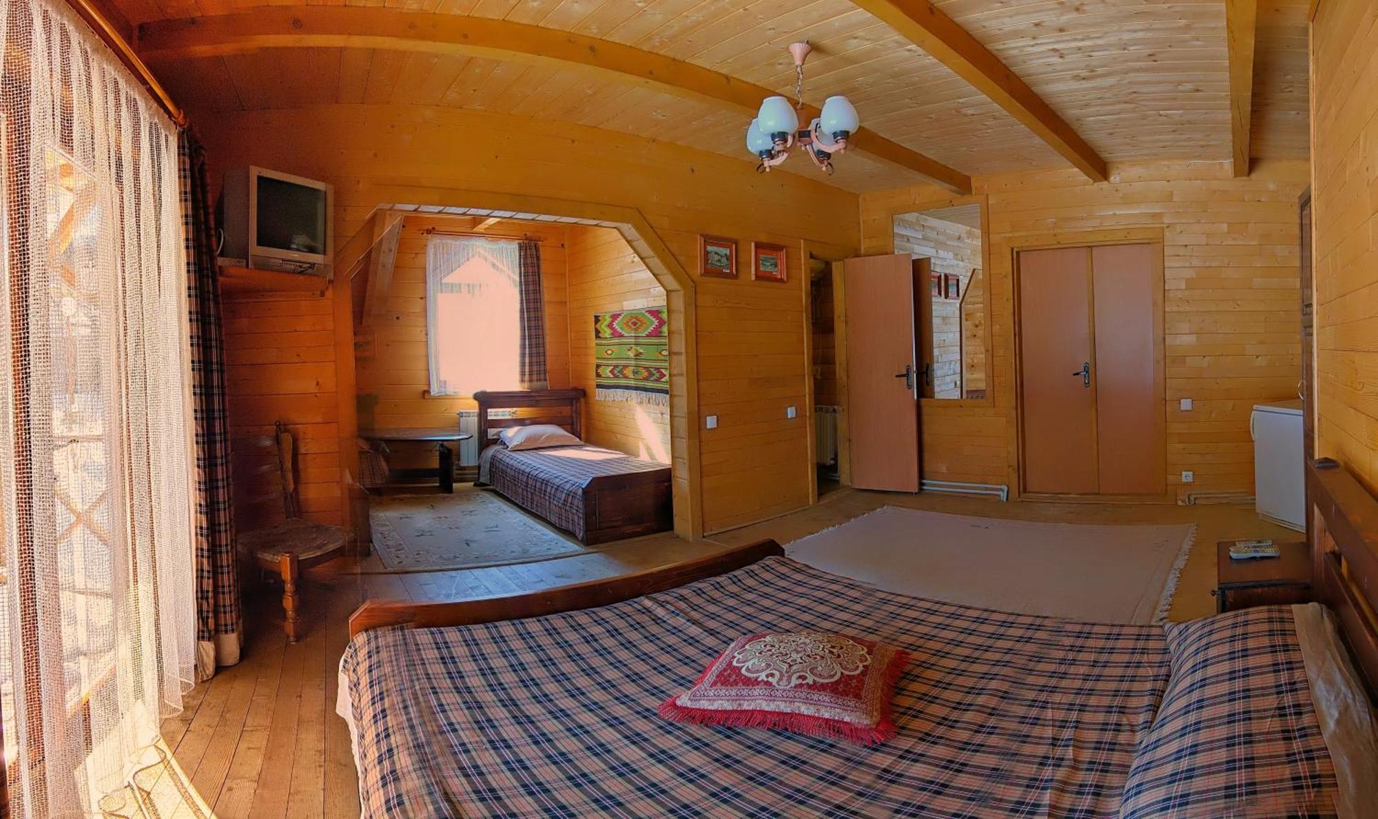 12 Months Estate Guest House Myslovka Phòng bức ảnh