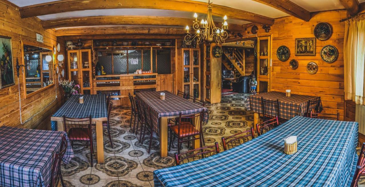 12 Months Estate Guest House Myslovka Ngoại thất bức ảnh