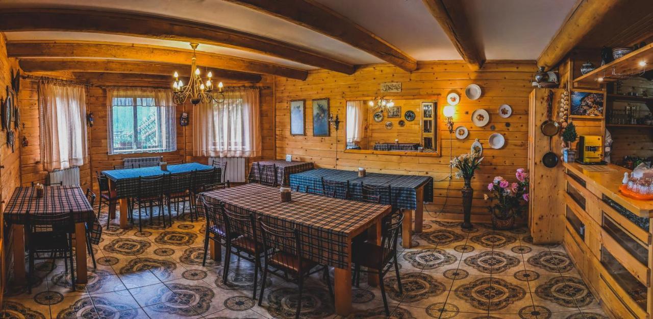 12 Months Estate Guest House Myslovka Ngoại thất bức ảnh