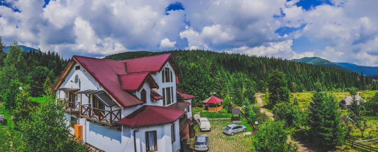12 Months Estate Guest House Myslovka Ngoại thất bức ảnh