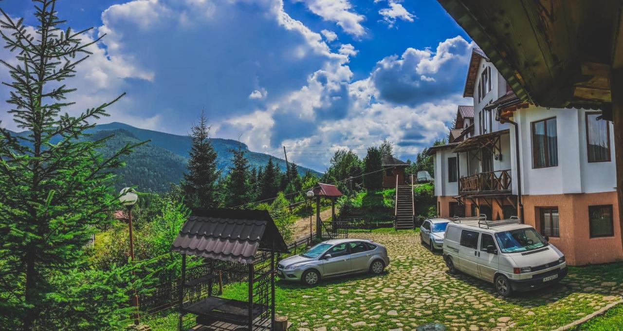 12 Months Estate Guest House Myslovka Ngoại thất bức ảnh