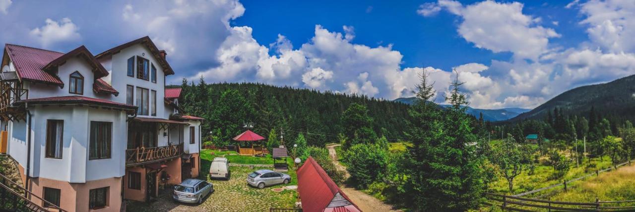 12 Months Estate Guest House Myslovka Ngoại thất bức ảnh